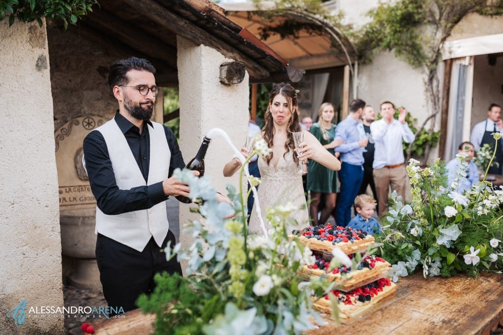 Taglio torta al Mulino dell'olio - location matrimonio Varese