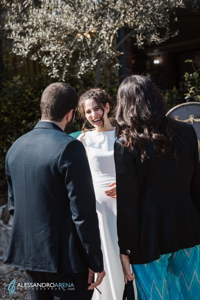 La Voliera Reale - Location matrimonio Varese, la sposa con gli invitati