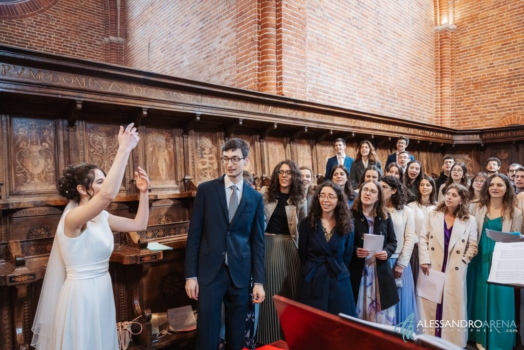 Matrimonio a Milano - Chiesa Abbazia di Morimondo - la sposa dirige coro