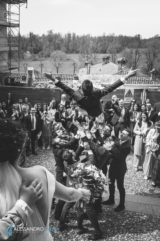 Matrimonio a Milano - Chiesa Abbazia di Morimondo - uscita degli sposi