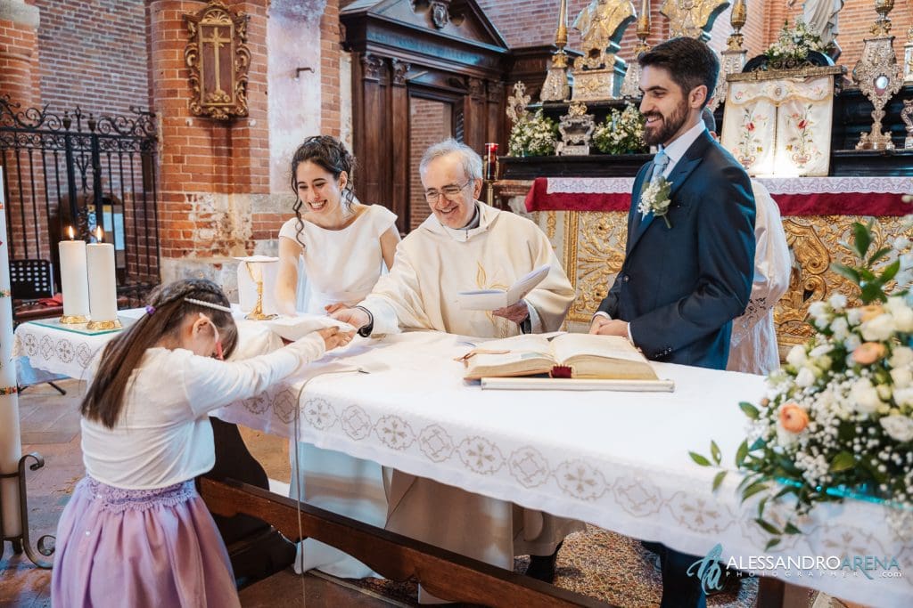 Matrimonio a Milano - Chiesa Abbazia di Morimondo, gli anelli portati dalla sorellina dello sposo