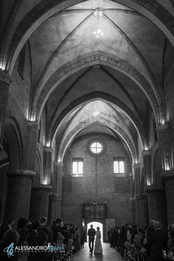 Matrimonio all'Abbazia di Morimondo - l'ingresso della sposa con il padre