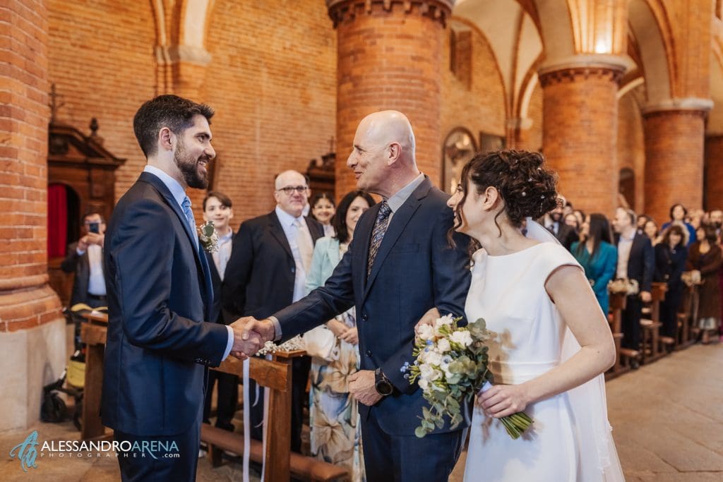 Matrimonio all'Abbazia di Morimondo - il saluto allo sposo 