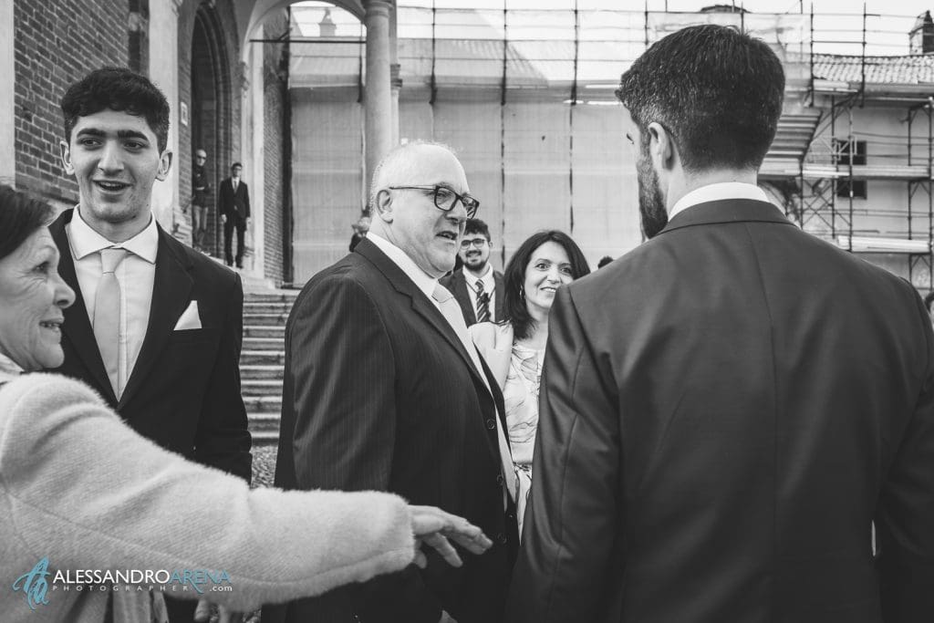 Matrimonio all'Abbazia di Morimondo, il padre dello sposo si commuove
