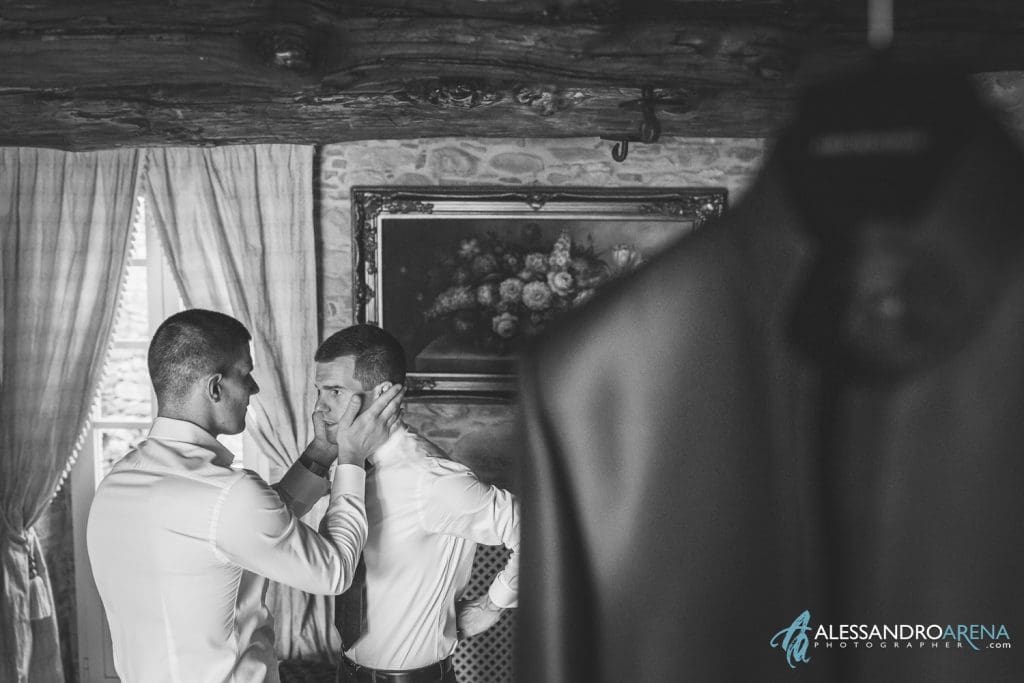 Il fratello accarezza lo spoo