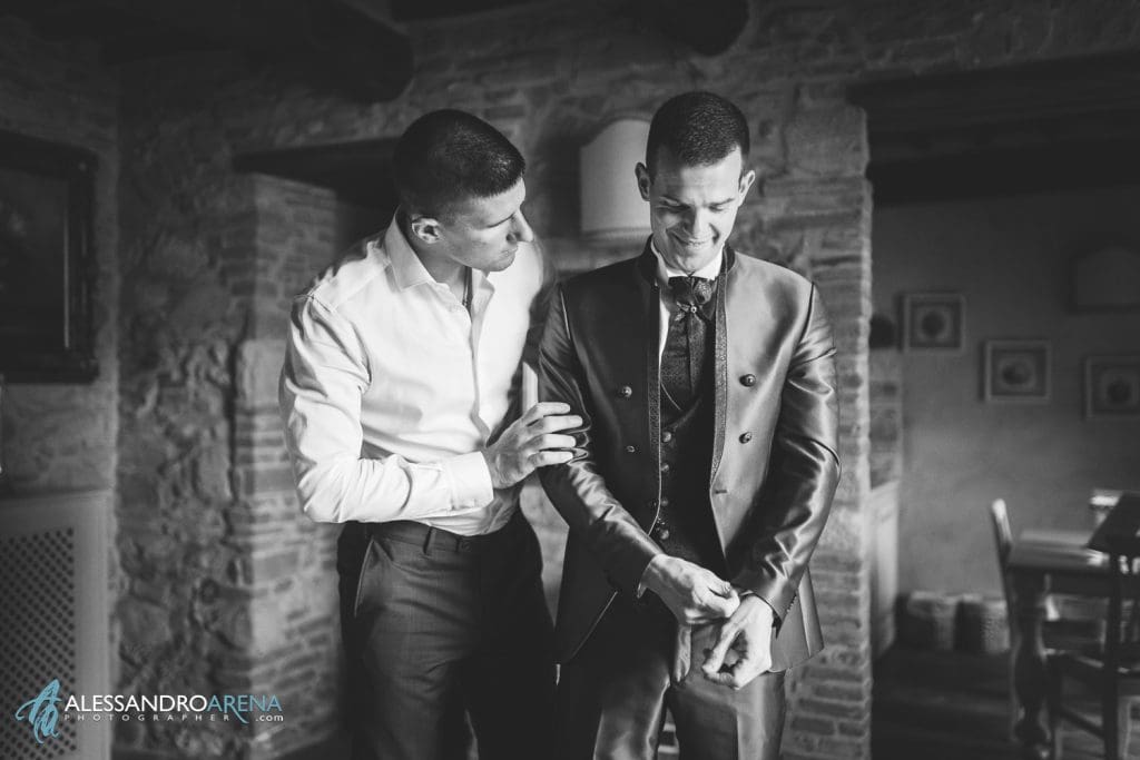 PREPARATIVI-SPOSO-Matrimonio-a-Valle-di-Badia-Wedding