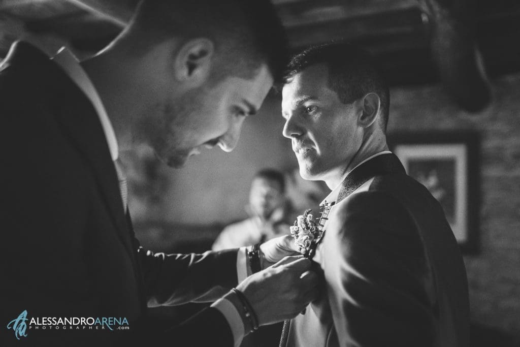 PREPARATIVI-SPOSO-Matrimonio-a-Valle-di-Badia-Wedding