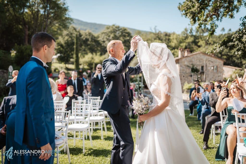 Cerimonia a Valle di Badia Wedding, l'arrivo della sposa