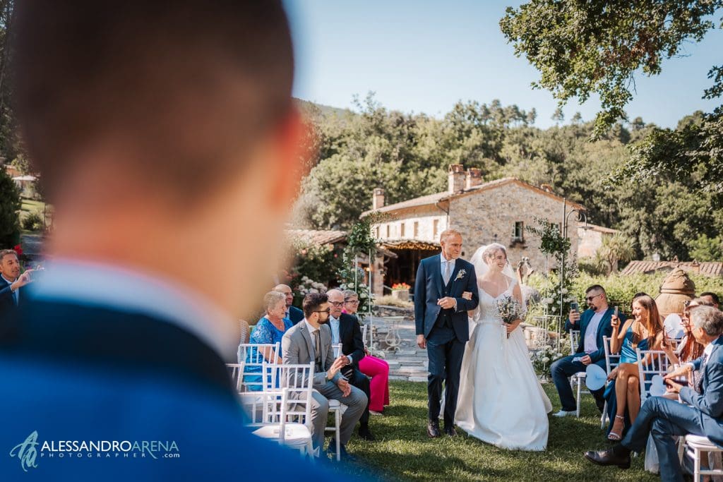 Cerimonia a Valle di Badia Wedding, l'arrivo della sposa
