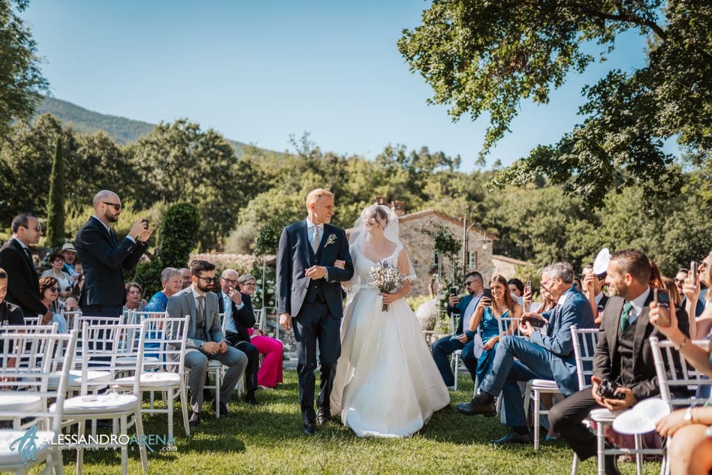 Cerimonia a Valle di Badia Wedding, l'arrivo della sposa
